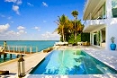 Ocean front house with swimmingpool
